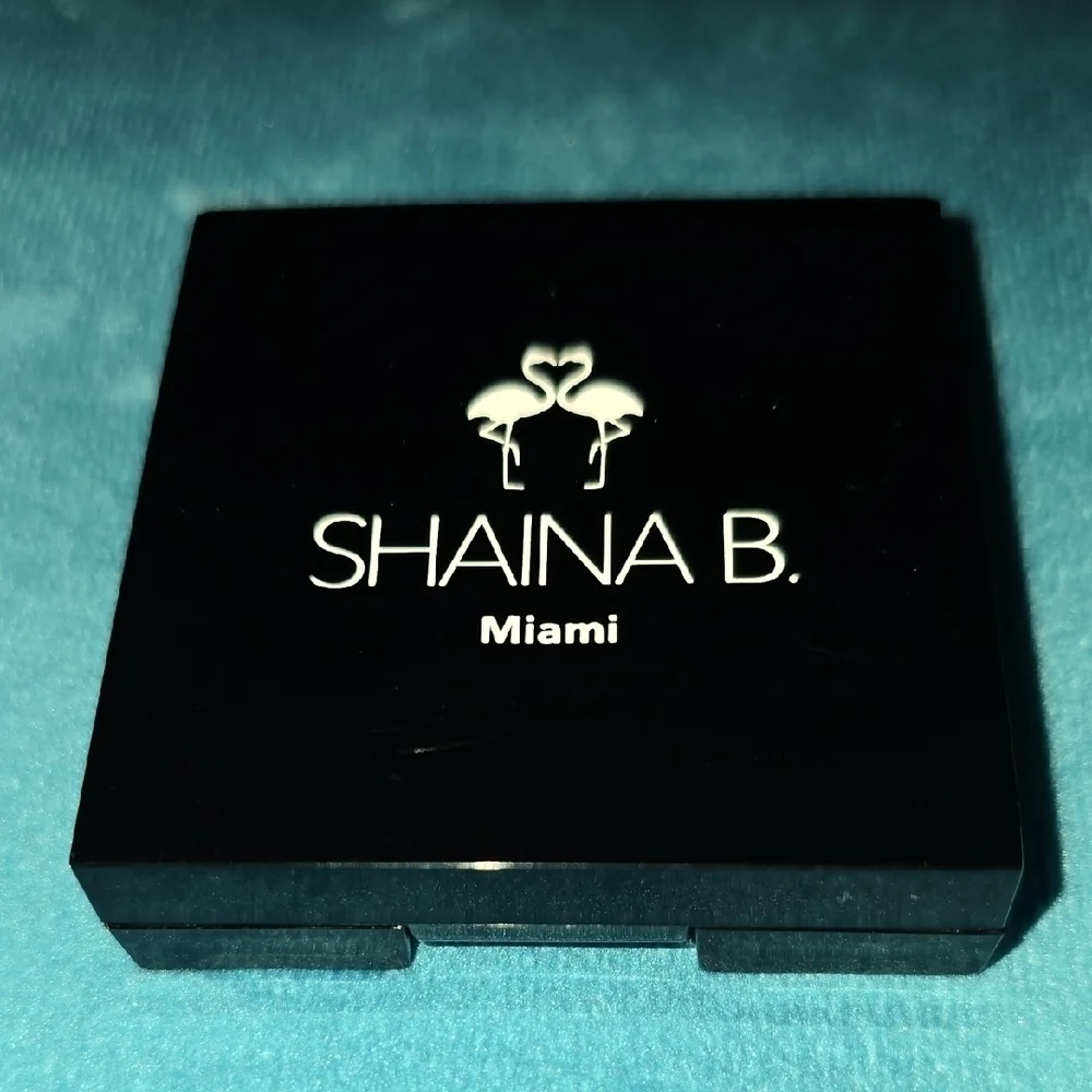 Shaina B. Miami Black Eyeshadow Compact